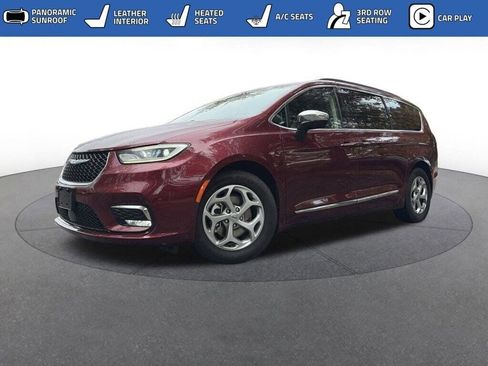 Used 2023 Chrysler Pacifica Limited image 1