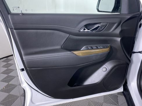 Certified 2023 GMC Acadia SLE w/ Driver Convenience Package image 11