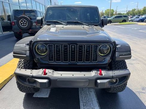 Used 2024 Jeep Wrangler Unlimited Rubicon image 2