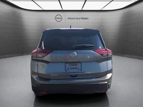 Certified 2025 Nissan Rogue SV w/ SV Premium Package FWD image 4