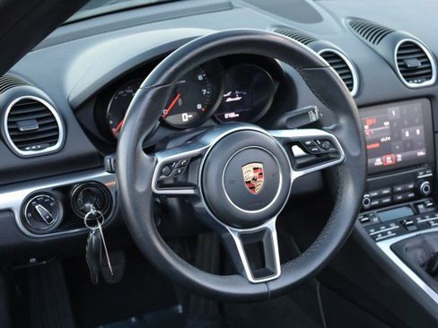 Used 2017 Porsche 718 Boxster image 24