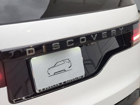 Certified 2025 Land Rover Discovery Dynamic SE image 13