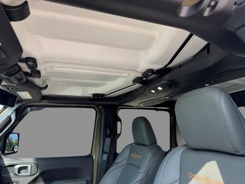 Used 2025 Jeep Gladiator Mojave w/ Safety Group AWD/4WD image 19