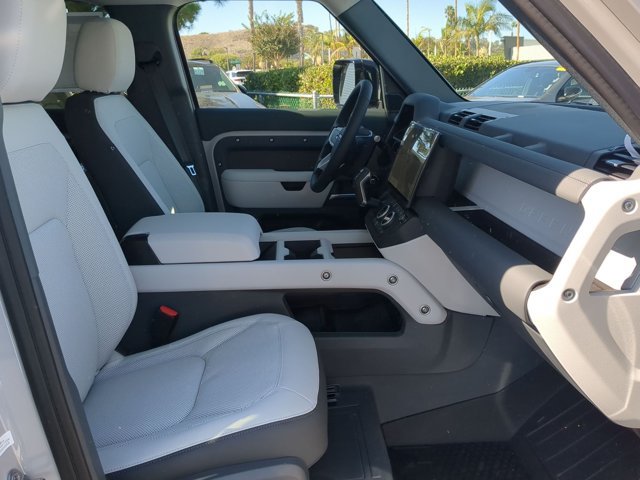 New 2026 Land Rover Defender 130 X-Dynamic SE AWD/4WD image 19