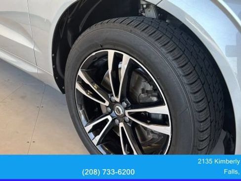 Used 2018 Volvo XC60 T6 Momentum w/ Vision Package AWD/4WD image 14