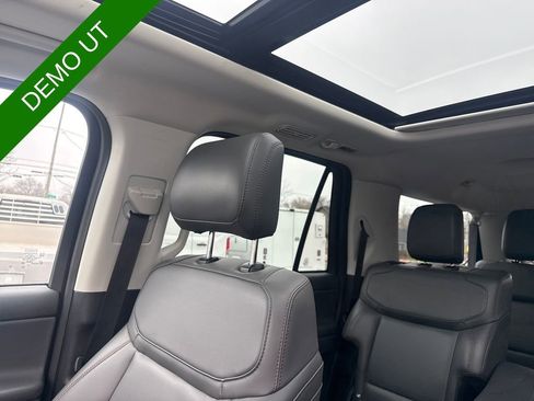 Used 2025 Ford Expedition Max Active AWD/4WD image 46