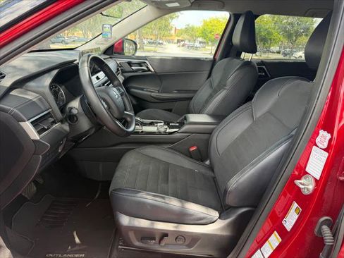 Used 2025 Mitsubishi Outlander SE FWD image 21