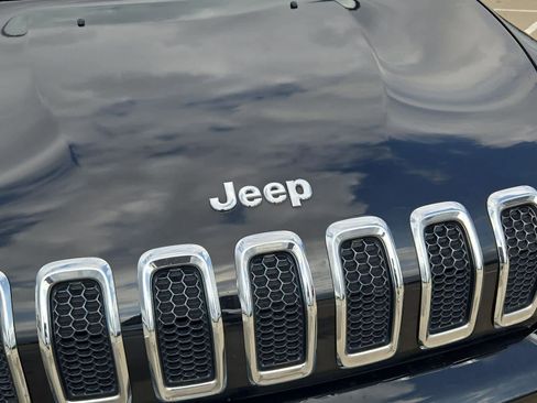 Used 2017 Jeep Cherokee Latitude image 11