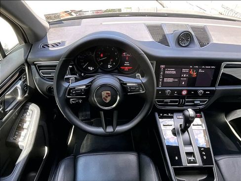 Certified 2026 Porsche Macan AWD/4WD image 11