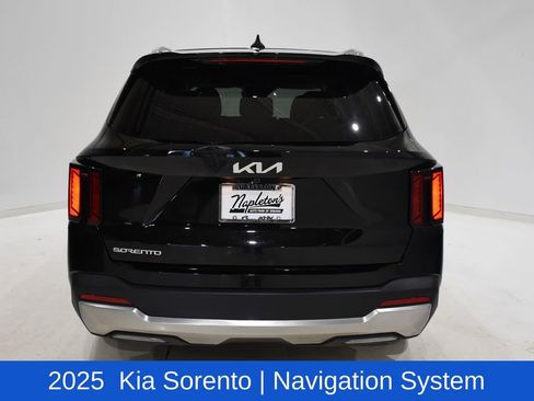Used 2025 Kia Sorento S FWD image 5