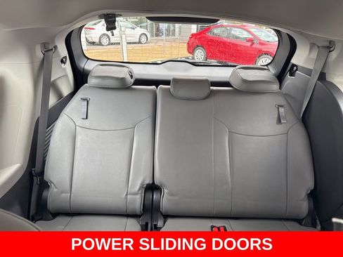 Used 2023 Toyota Sienna XLE FWD image 18