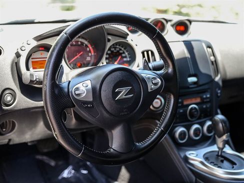 Used 2010 Nissan 370Z Coupe RWD image 21