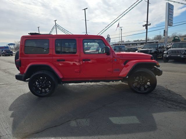 Used 2025 Jeep Wrangler Unlimited Sahara w/ Safety Group AWD/4WD image 9