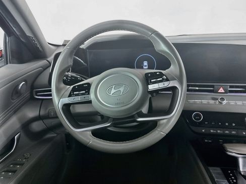 Used 2025 Hyundai Elantra SEL FWD image 18