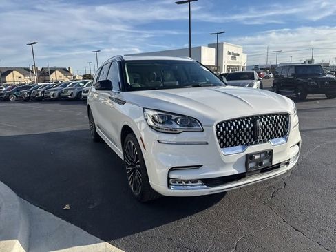 Used 2023 Lincoln Aviator Black Label w/ Class IV Trailer Tow Package image 9