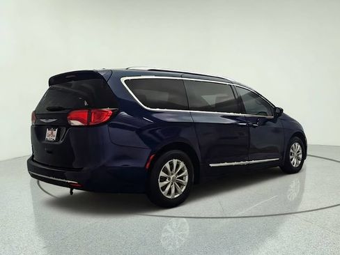 Used 2018 Chrysler Pacifica Touring-L Plus FWD image 6