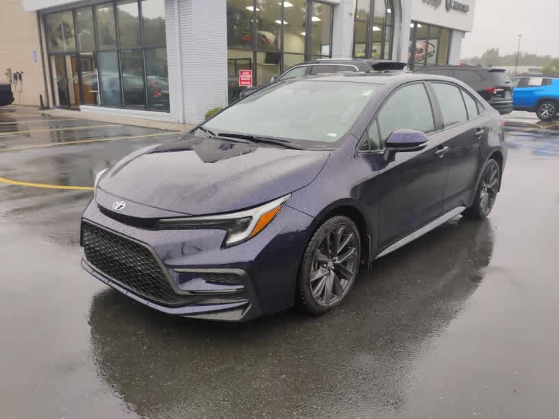 Used 2024 Toyota Corolla SE FWD image 3