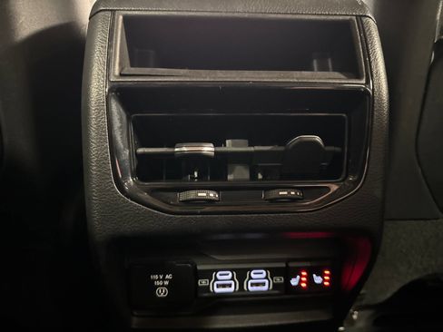 Used 2022 Jeep Grand Cherokee Limited AWD/4WD image 19