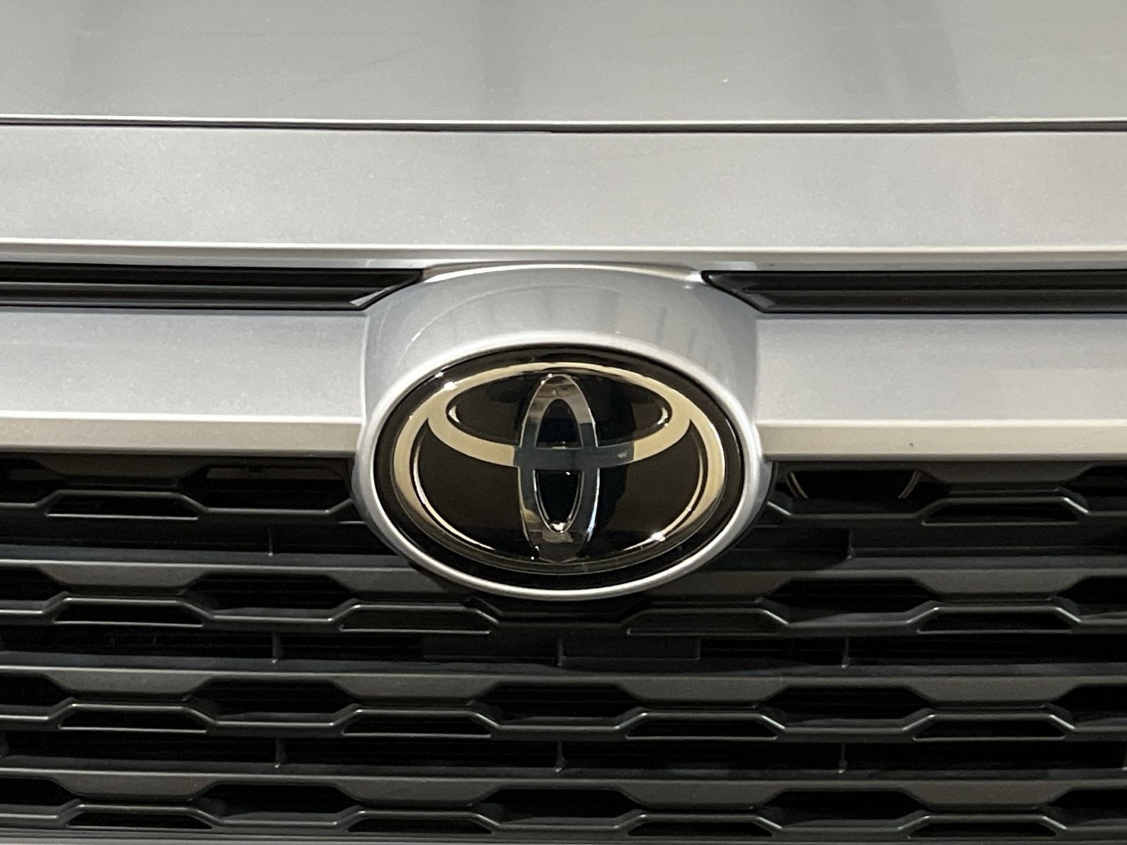 Used 2025 Toyota RAV4 XLE AWD/4WD image 12