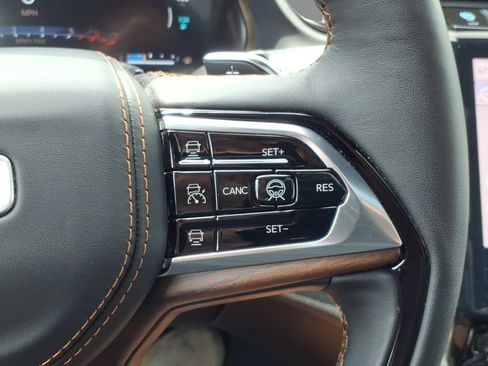 Used 2024 Jeep Grand Cherokee Summit AWD/4WD image 24