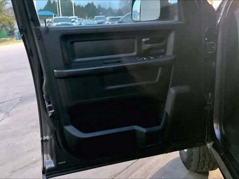 Used 2021 RAM 2500 Tradesman w/ Chrome Appearance Group image 21