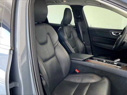 Used 2023 Volvo XC60 B5 Ultimate w/ Climate Package image 11