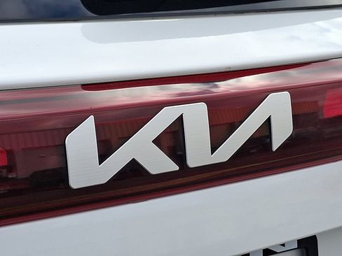 Used 2024 Kia Seltos SX image 32