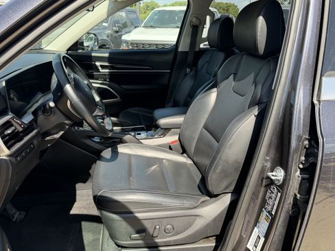 Used 2025 Kia Telluride S AWD/4WD image 17