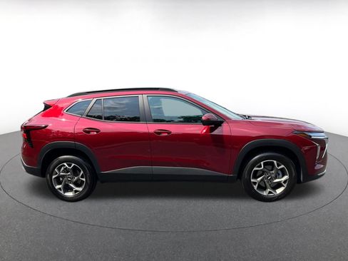 Used 2025 Chevrolet Trax LT w/ LT Convenience Package FWD image 17