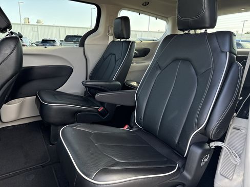 Used 2022 Chrysler Pacifica Limited image 20