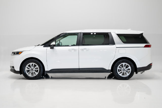 Used 2024 Kia Carnival LX FWD image 27