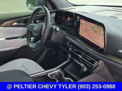 Used 2025 Chevrolet Traverse High Country FWD image 11