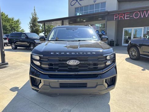 Certified 2025 Ford Expedition Active RWD image 3
