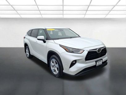 Used 2022 Toyota Highlander LE