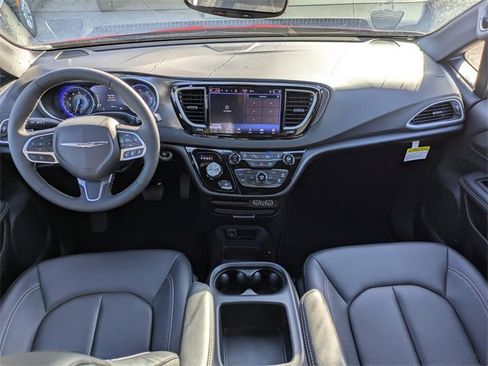 New 2025 Chrysler Voyager LX image 15