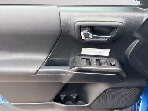 Used 2018 Toyota Tacoma TRD Off-Road image 23