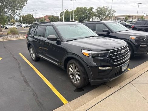 Used 2023 Ford Explorer XLT w/ Equipment Group 202A AWD/4WD image 2