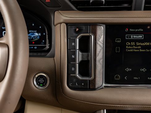 Used 2024 GMC Yukon XL Denali w/ Advanced Technology Package image 23