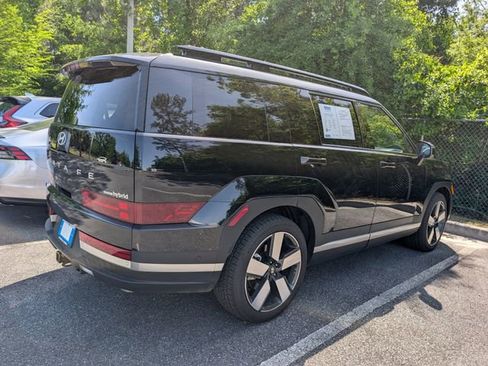 Used 2025 Hyundai Santa Fe Limited AWD/4WD image 2