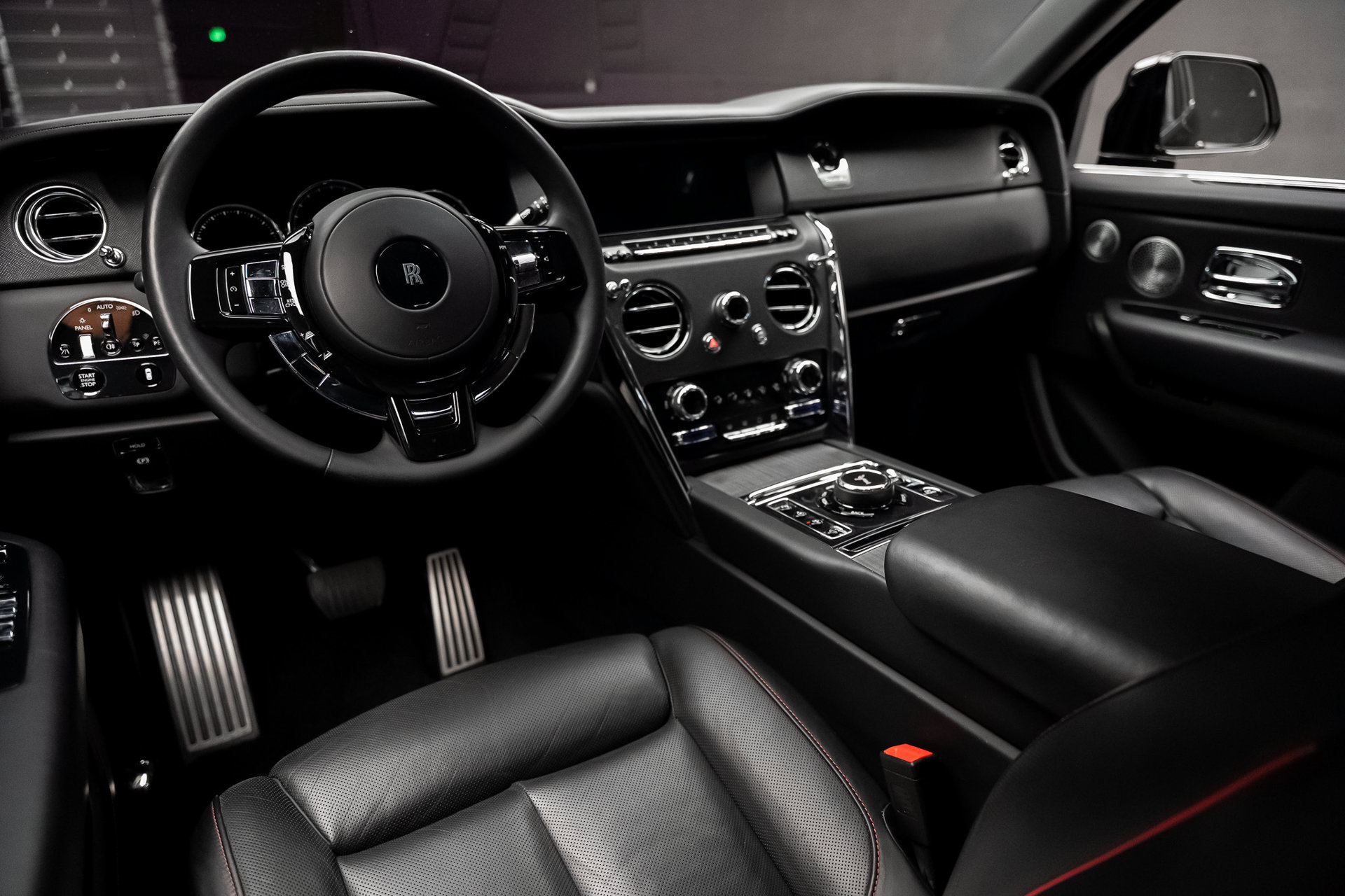 Used 2022 Rolls-Royce Cullinan w/ Technology Package AWD/4WD image 3
