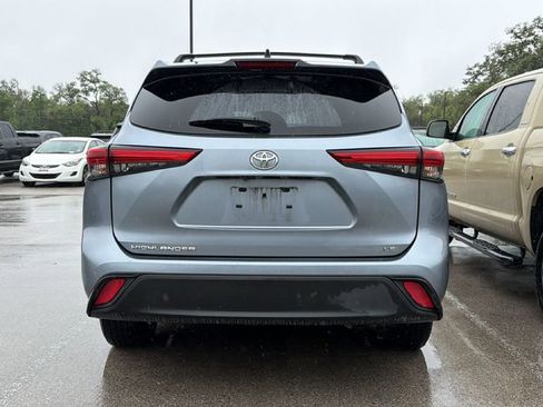 Used 2022 Toyota Highlander LE image 6
