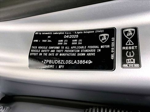 Used 2025 Lamborghini Urus SE image 36