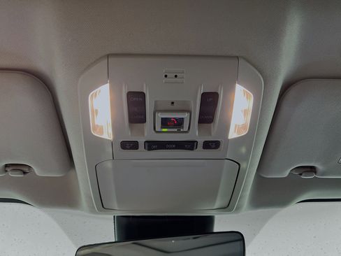 Used 2023 Toyota Highlander XLE image 21