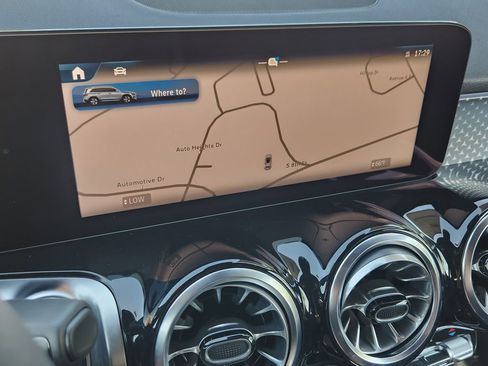 New 2025 Mercedes-Benz GLB 250 4MATIC image 15