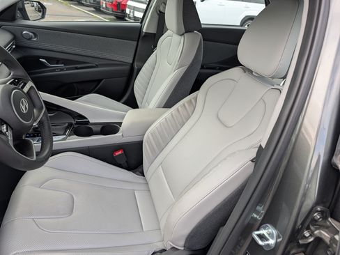 Used 2025 Hyundai Elantra Limited FWD image 10