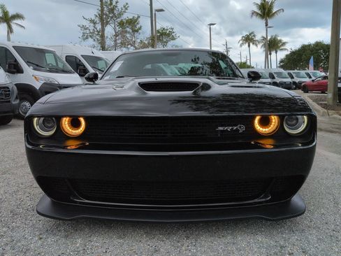 Used 2016 Dodge Challenger SRT Hellcat RWD image 3