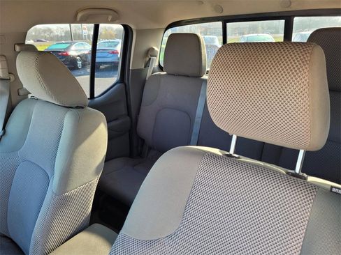 Used 2016 Nissan Frontier SV image 28