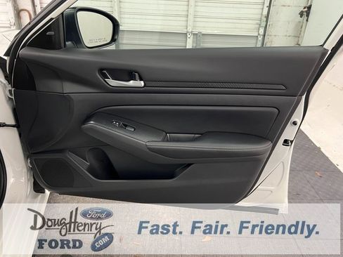 Used 2025 Nissan Altima 2.5 SV image 36