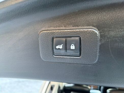 Used 2024 Nissan Armada SL w/ Captain's Chairs Package image 37