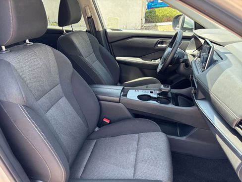 Used 2025 Nissan Rogue SV FWD image 38